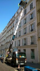 camion-elevateur-paris_0.jpg